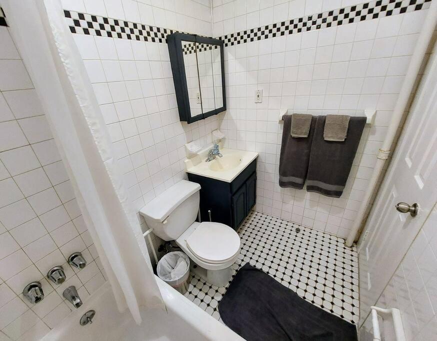 ✪ Large 2 Bedrooms ✪ Queen Beds ✪ Work Stations *