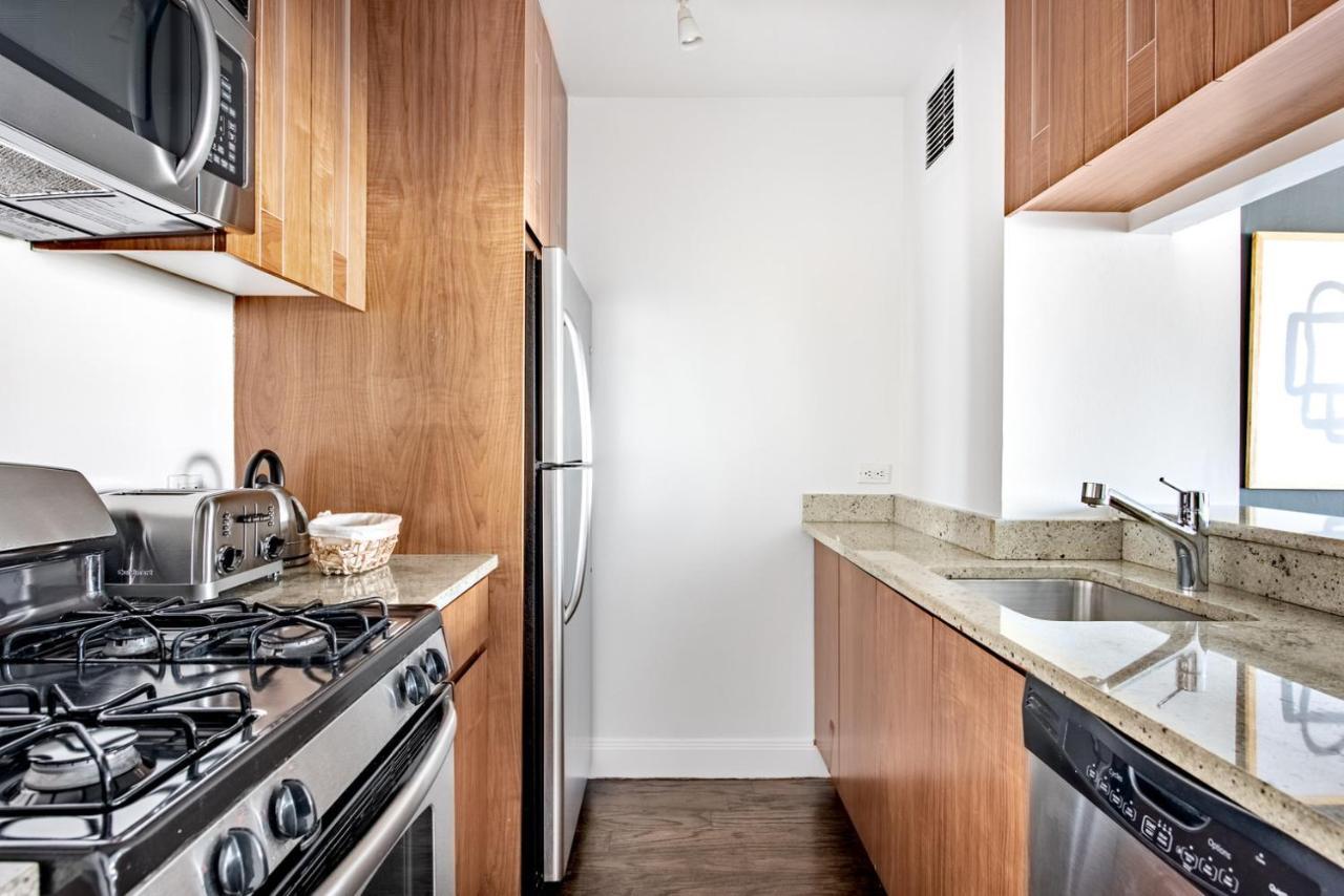 Ues Studio W Gym Doorman Balcony Stunning Roof Nyc-504 * New York