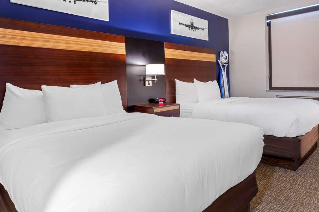 Avion Near Lga Airport, Ascend Collection