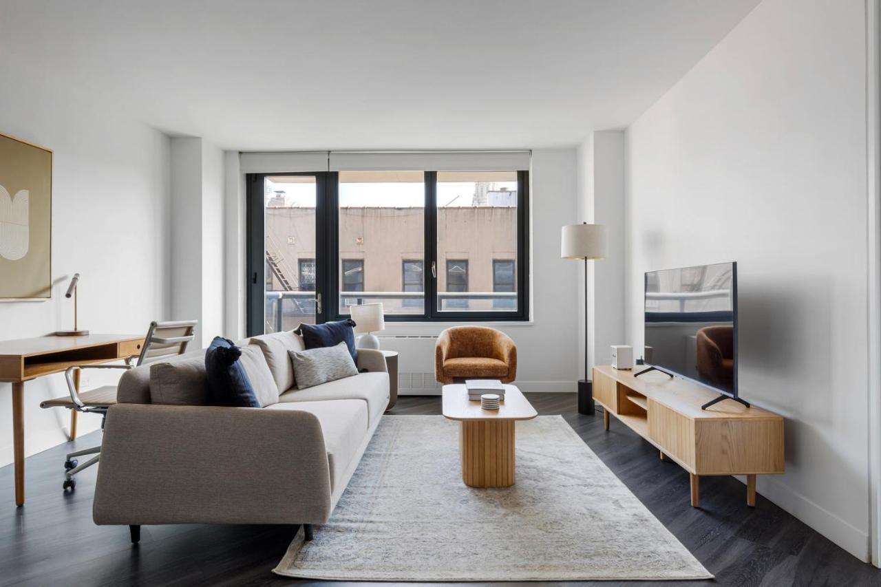 East Village 1br W Balcony Doorman Wd Nr Bars Nyc-1125 New York