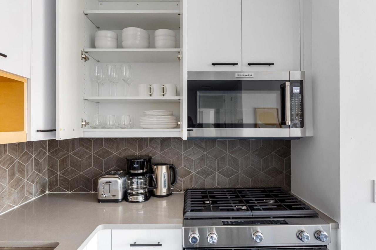 Apartment East Village 1br W Balcony Doorman Wd Nr Bars Nyc-1125 *