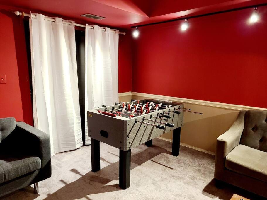 Spacious 3 Level Condo/townhouse, Free Parking.