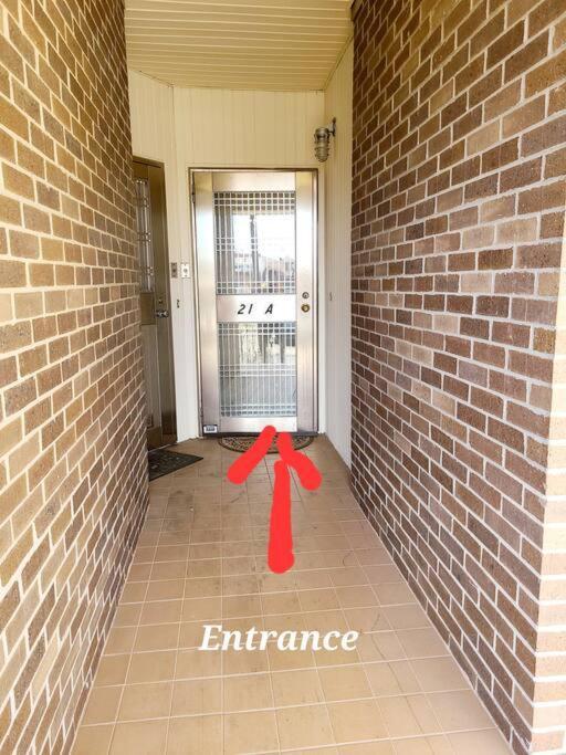 Apartment Spacious 3 Level Condo/townhouse, Free Parking. *