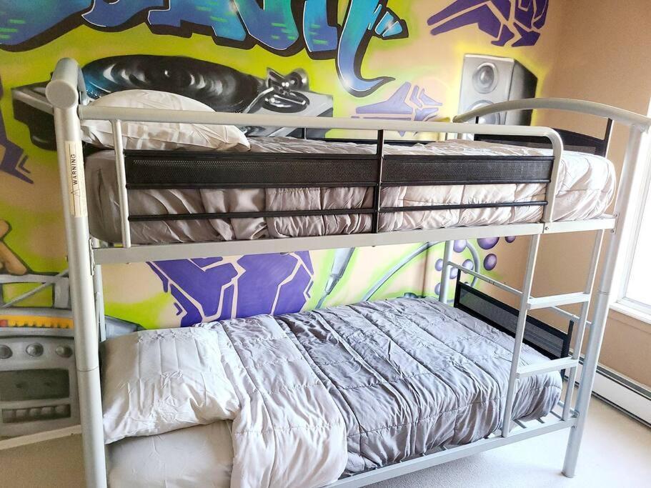 Apartment Spacious 3 Level Condo/townhouse, Free Parking. New York