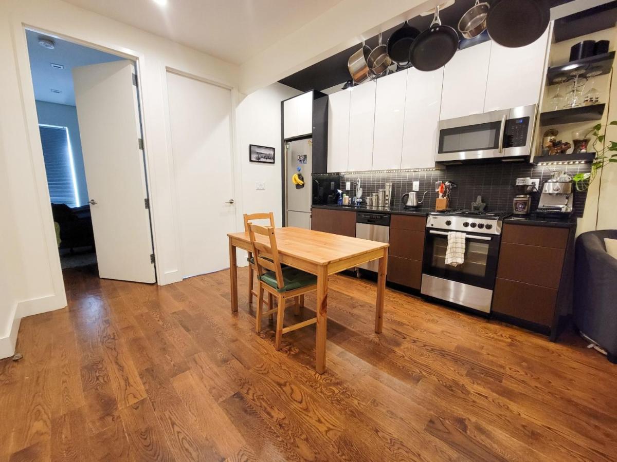 Private In A 4 Big 4 Apartament Green Point Homestay