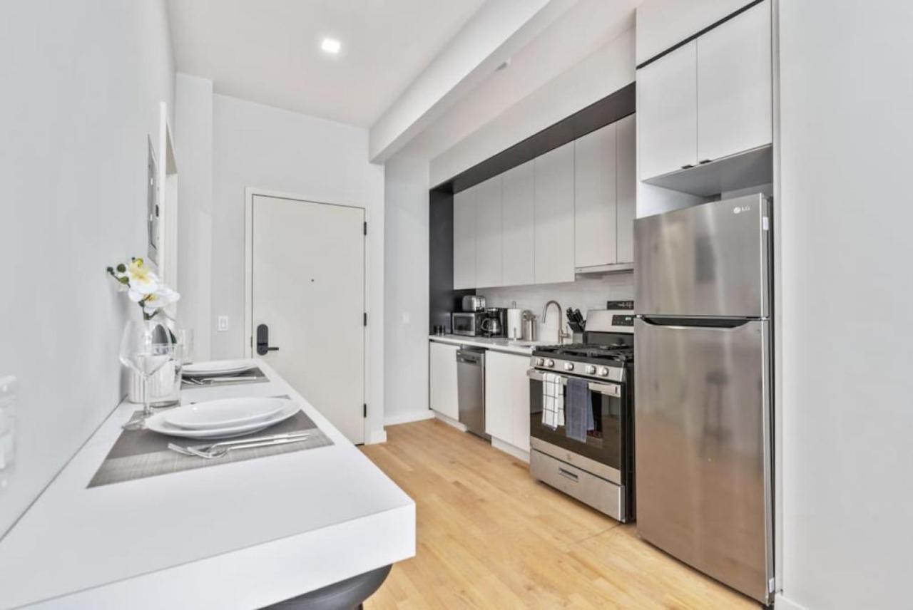 W Charming Juliet Balcony In Upper East Apartment *