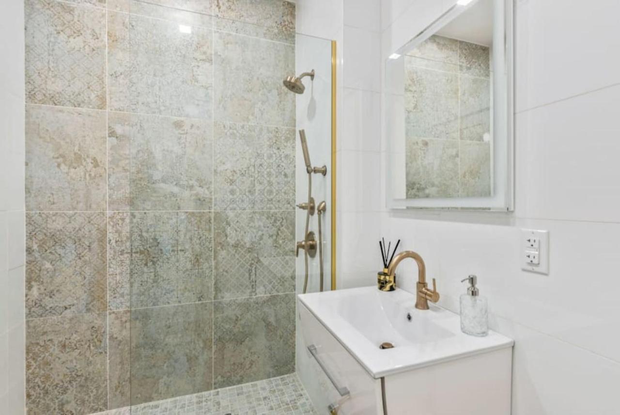 Apartment W Charming Juliet Balcony In Upper East *