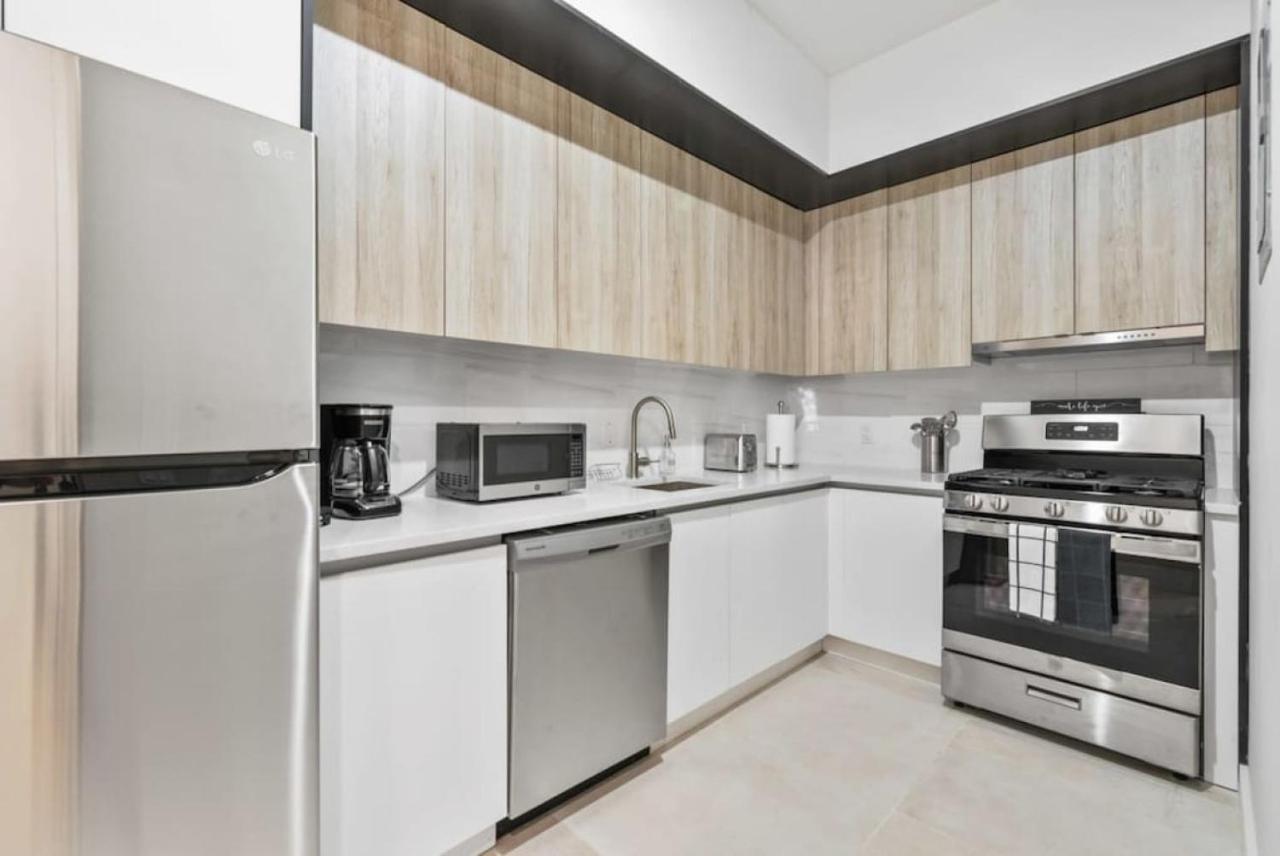 Top Notch 2 Bedroom Minutes From Central Park Hotel