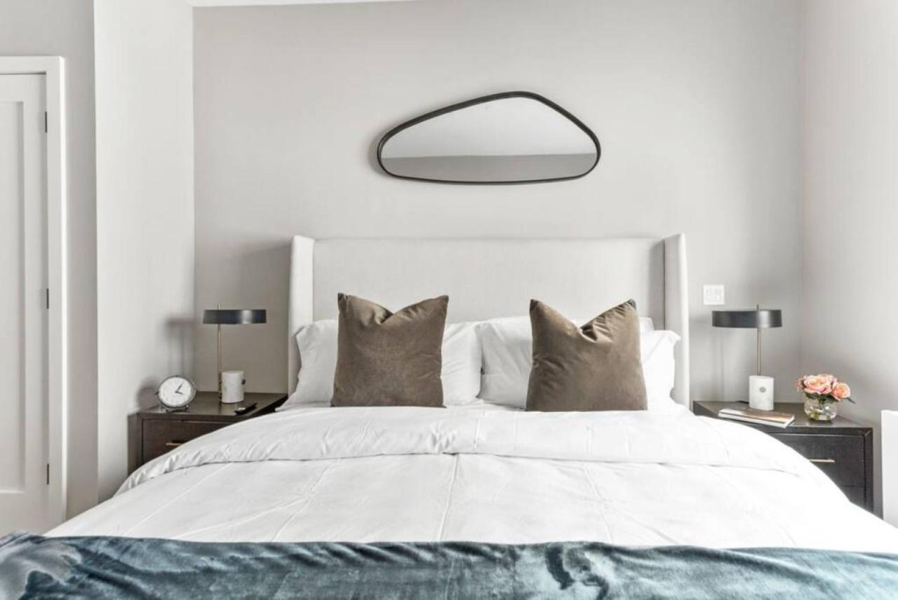 Top Notch 2 Bedroom Minutes From Central Park Hotel