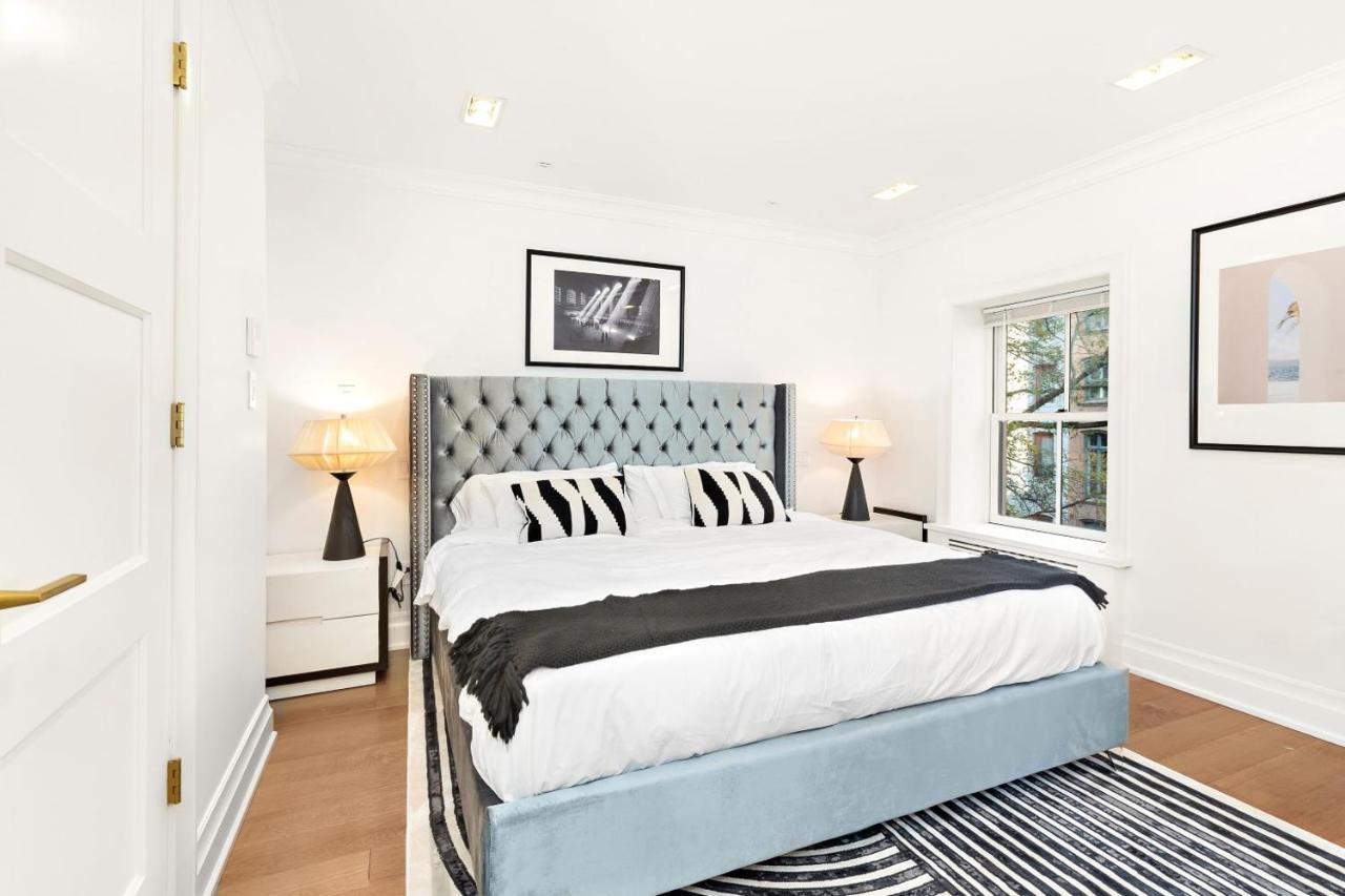 Luxurious 5 Bedroom Townhouse Villa *