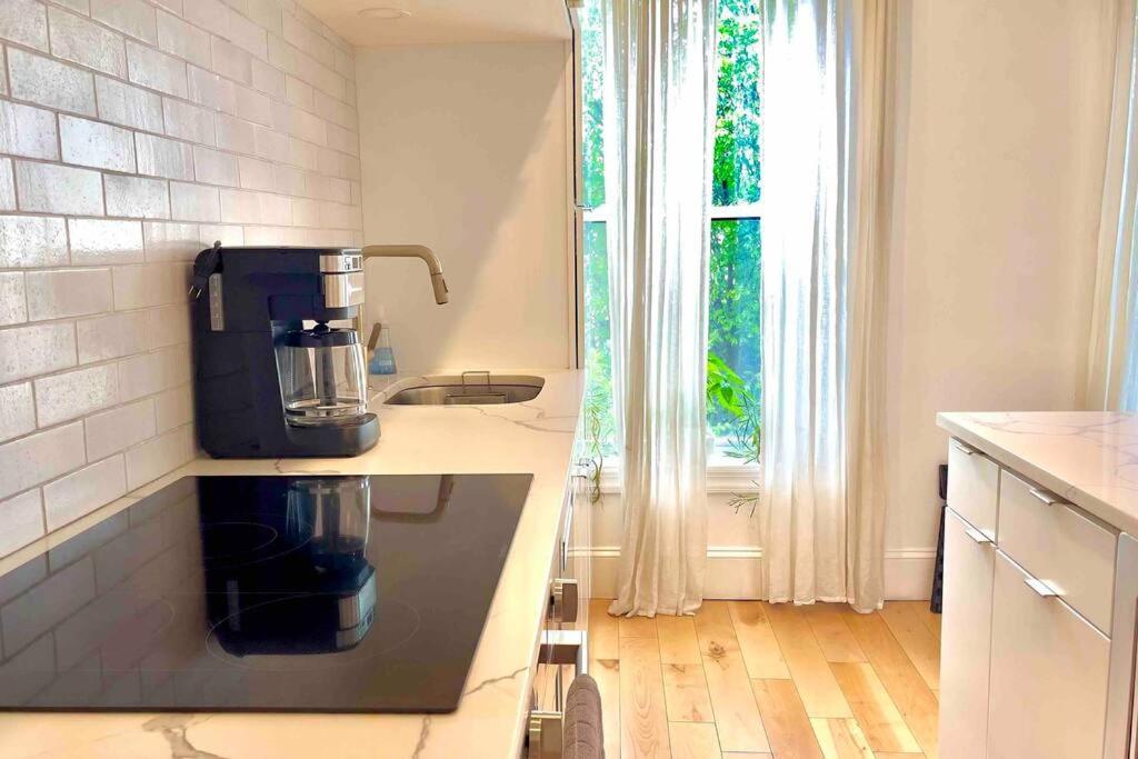 Airy, Modern Penthouse In A Brooklyn Brownstone *