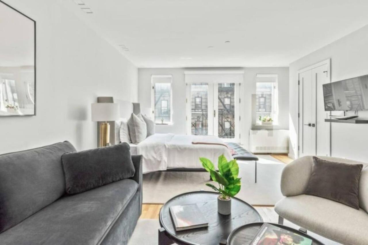 Apartment Luxe With Charming Juliet Balcony