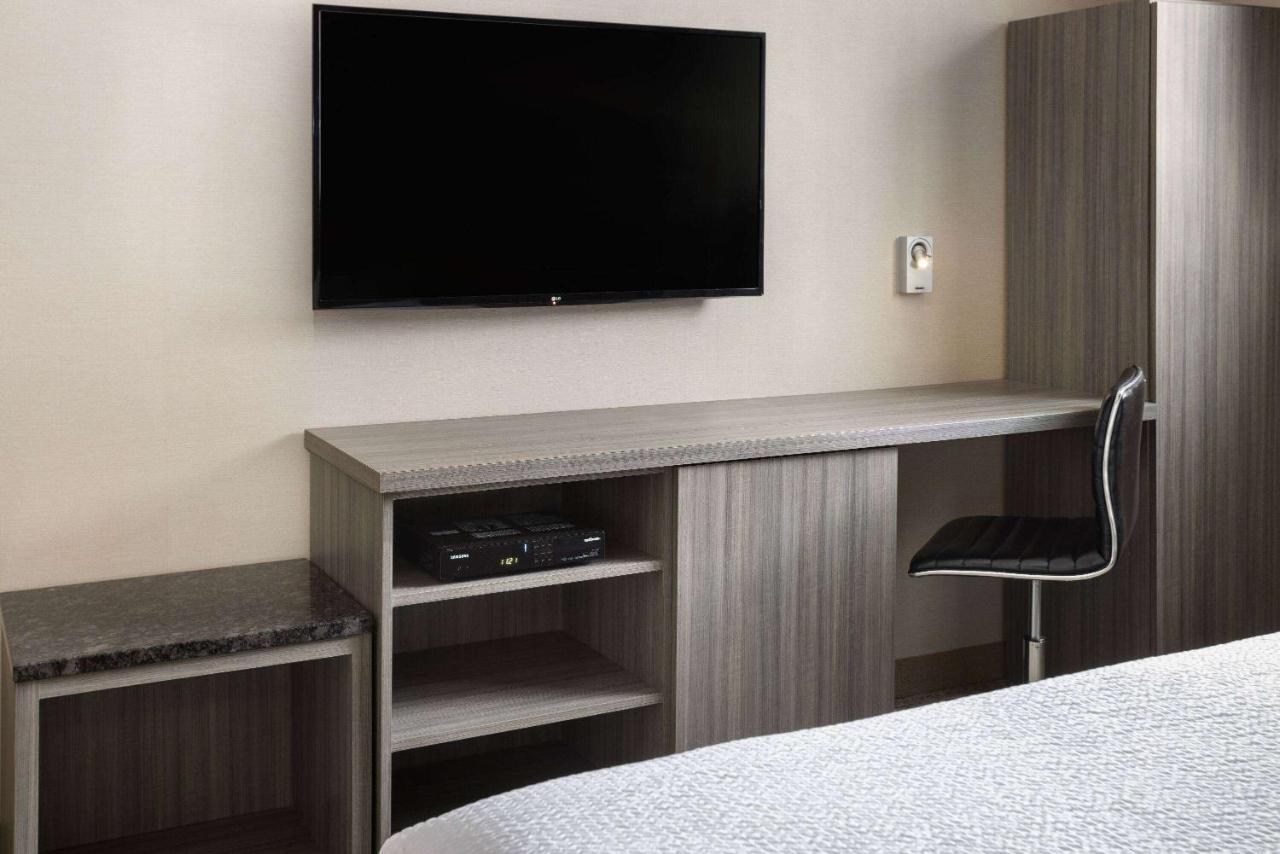 Ramada By Wyndham Bronx Hotel 3*