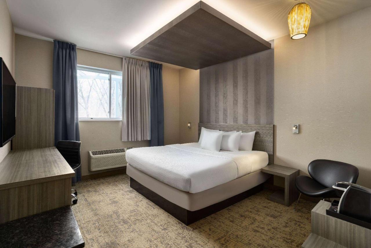 Ramada By Wyndham Bronx Hotel