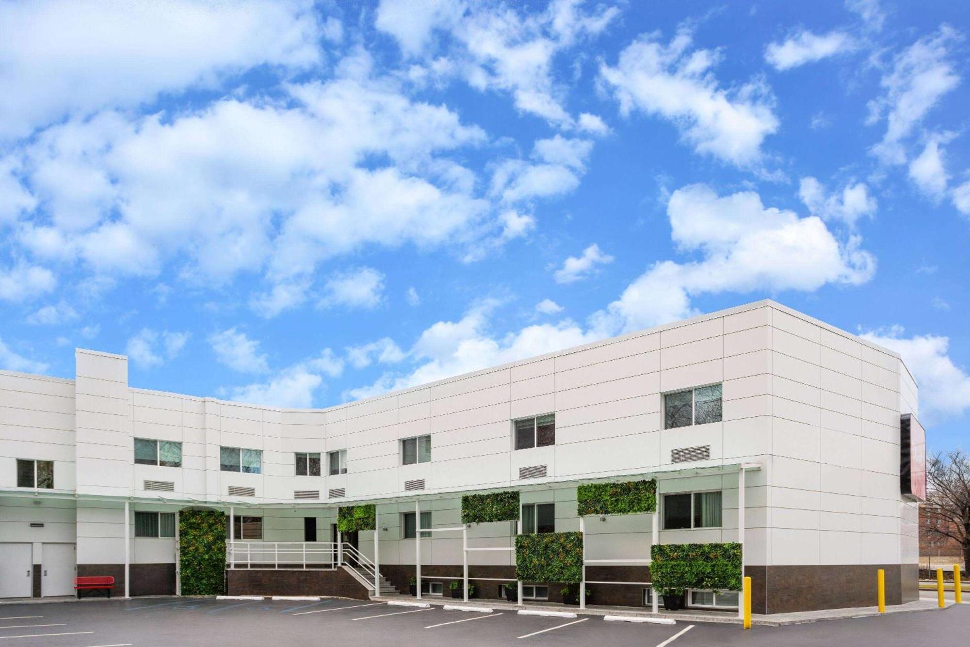 Ramada By Wyndham Bronx