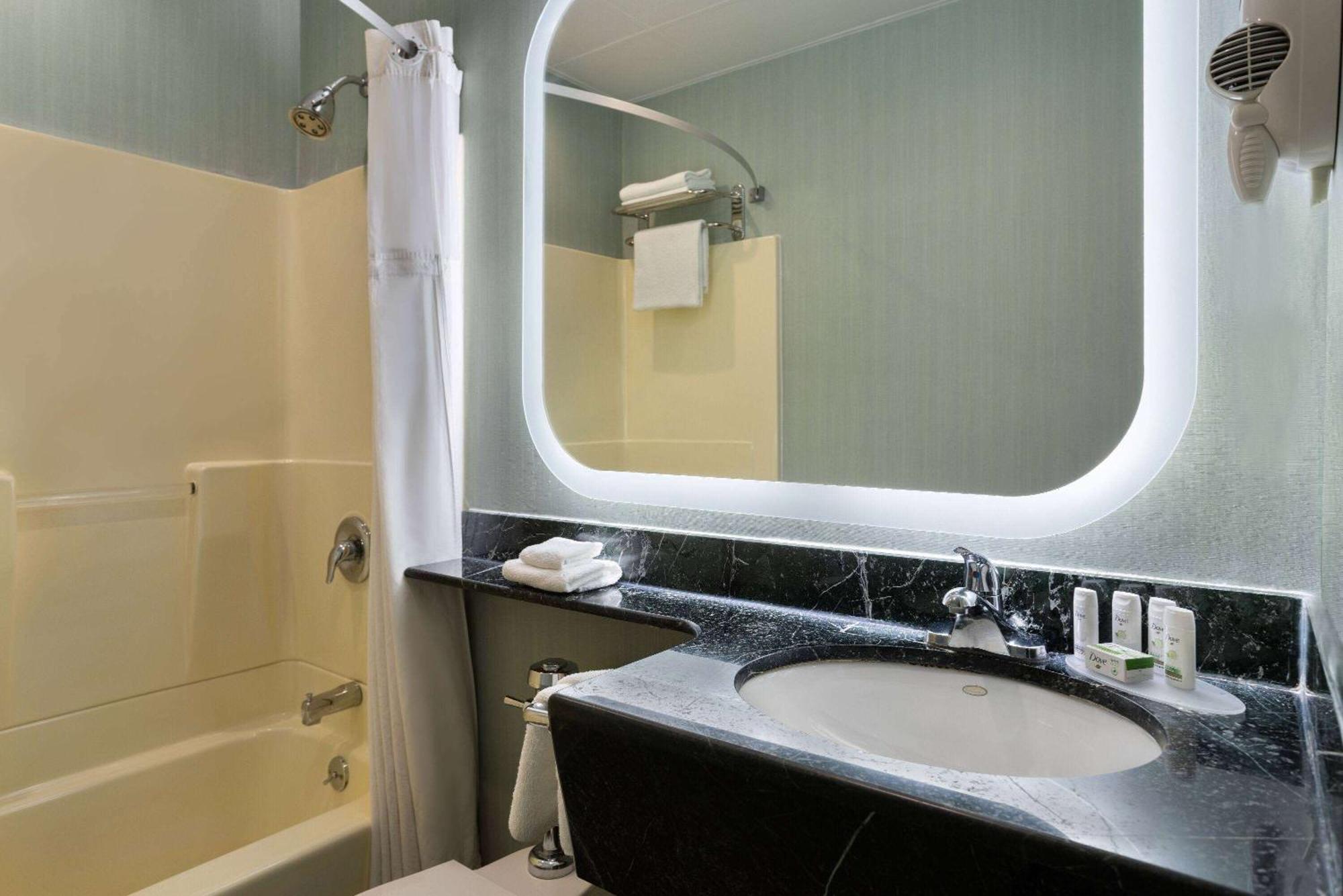 Ramada By Wyndham Bronx New York
