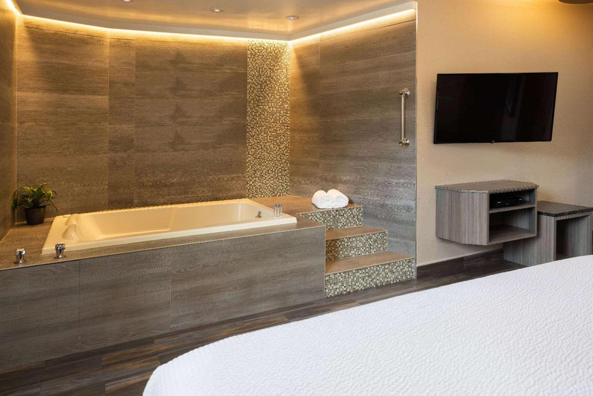 Hotel Ramada By Wyndham Bronx 3*