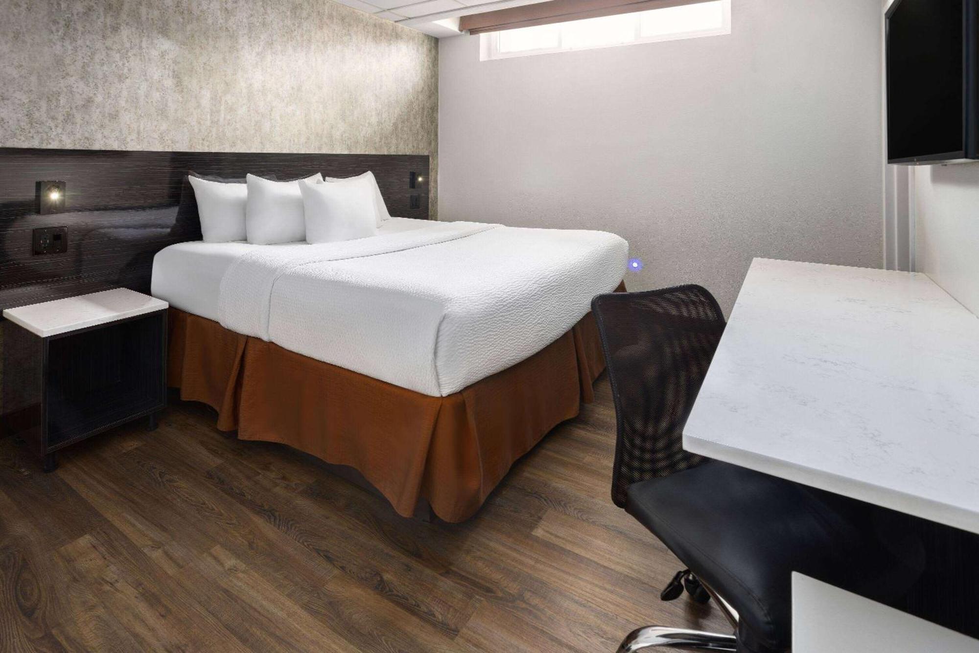 Ramada By Wyndham Bronx Hotel 3*