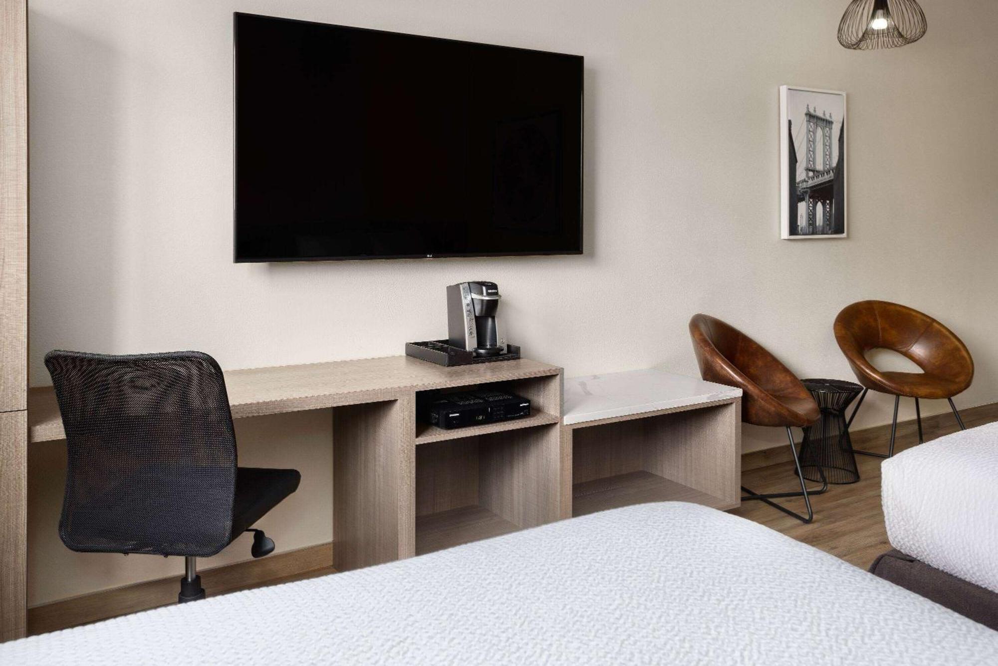 Hotel Ramada By Wyndham Bronx 3*