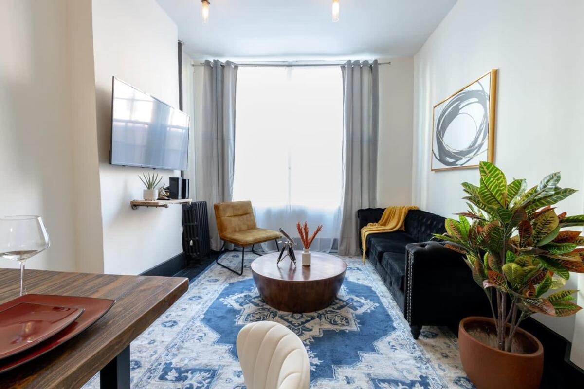E10-1 Designer East Village Townhouse 1br