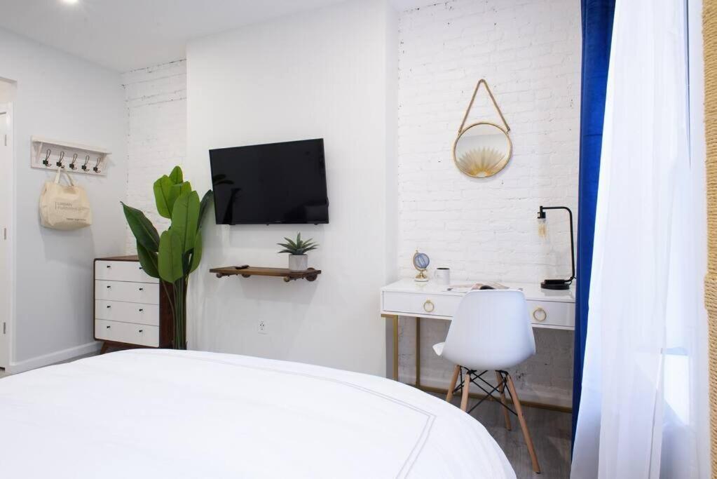 240-12 Brand New Prime Location W&d Apartment