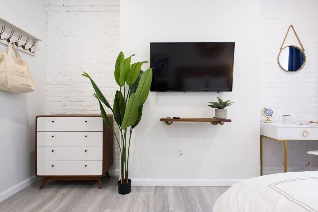 240-12 Brand New Prime Location W&d Apartment