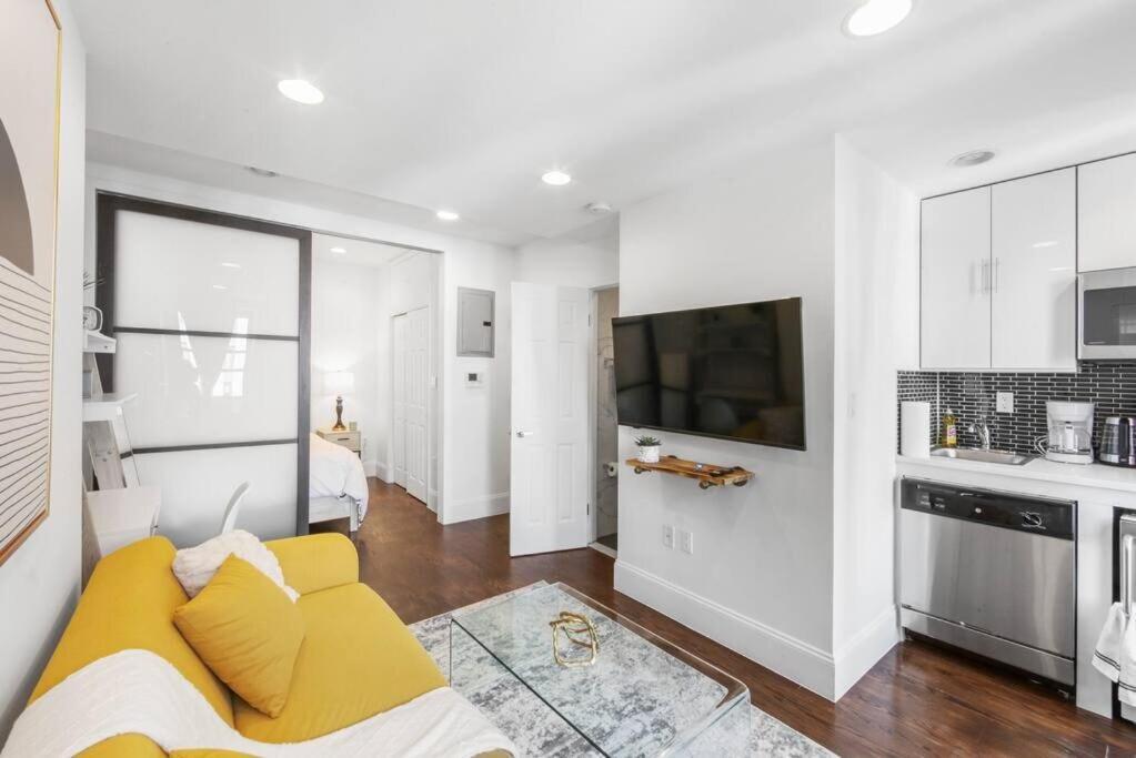 69-5b I Stylish Lower East Side 1br Brand New