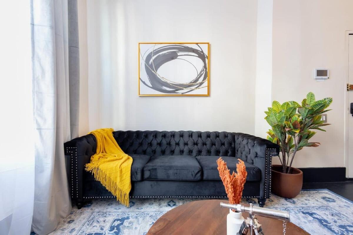 E10-1 Designer East Village Townhouse 1br New York