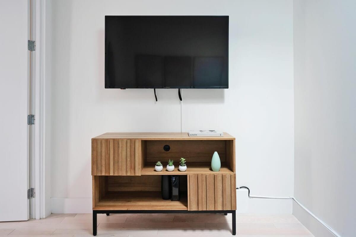 48-5rw 1br In Midtown West W D * New York