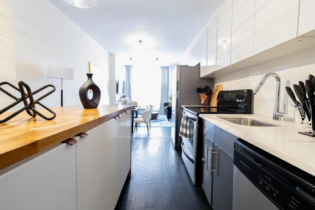 Apartment E10-1 Designer East Village Townhouse 1br *