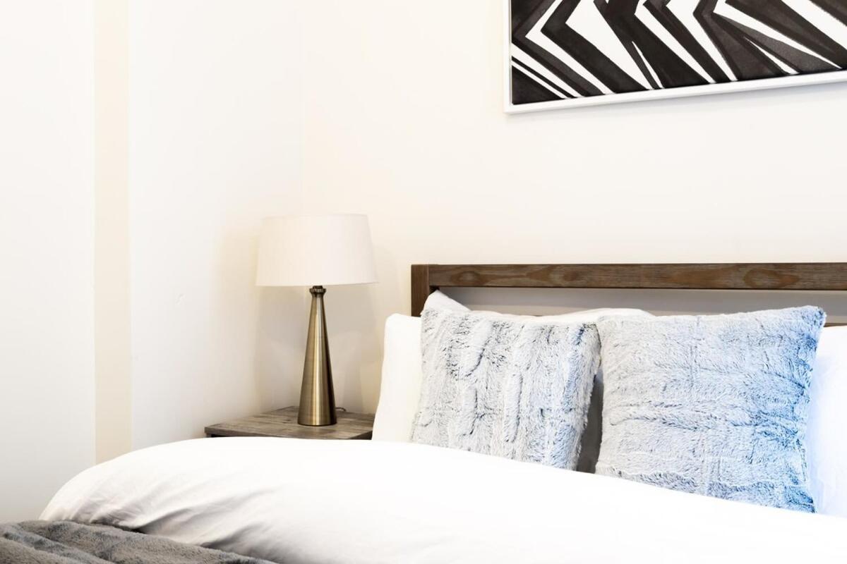 Apartment E10-1 Designer East Village Townhouse 1br