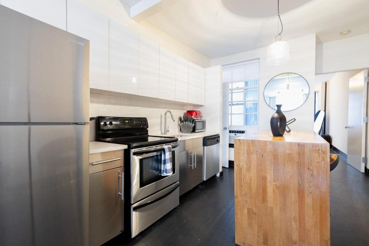 E10-1 Designer East Village Townhouse 1br New York