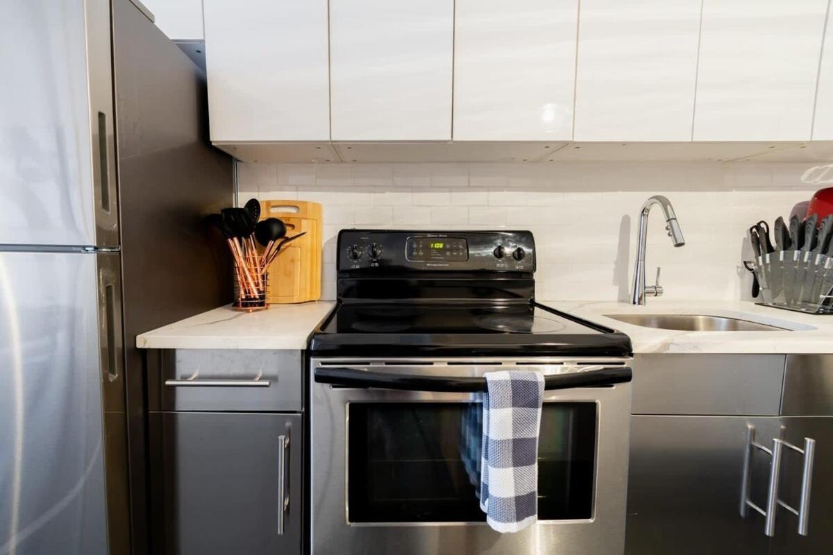 E10-1 Designer East Village Townhouse 1br * New York