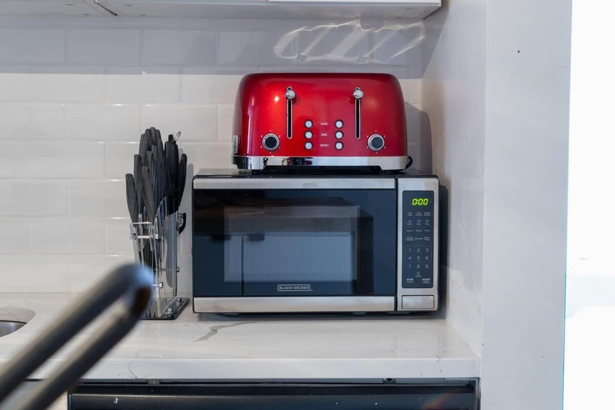 Apartment E10-1 Designer East Village Townhouse 1br