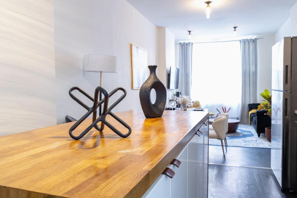 E10-1 Designer East Village Townhouse 1br *