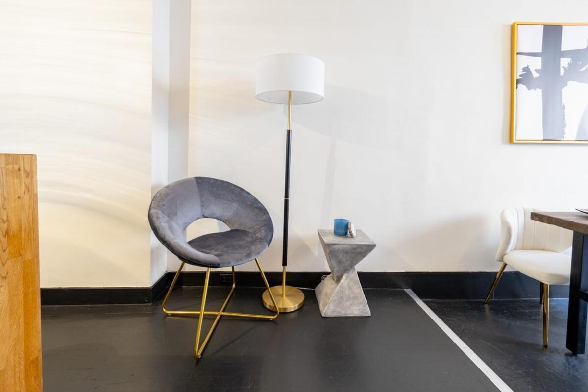 E10-1 Designer East Village Townhouse 1br Apartment
