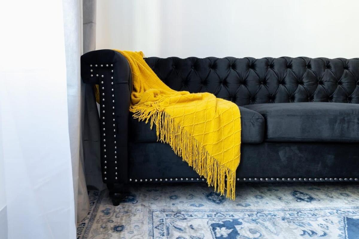 E10-1 Designer East Village Townhouse 1br *