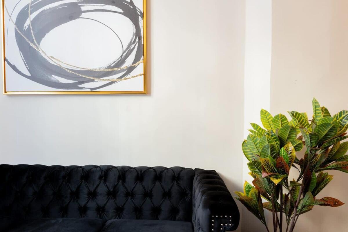 E10-1 Designer East Village Townhouse 1br New York
