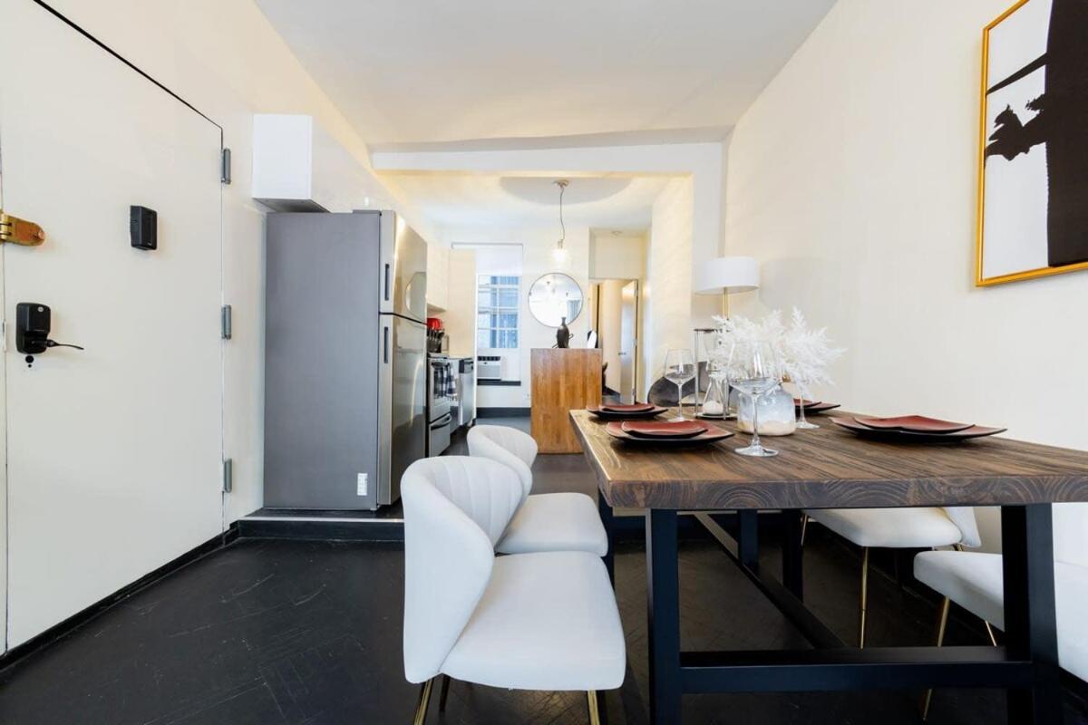 E10-1 Designer East Village Townhouse 1br New York