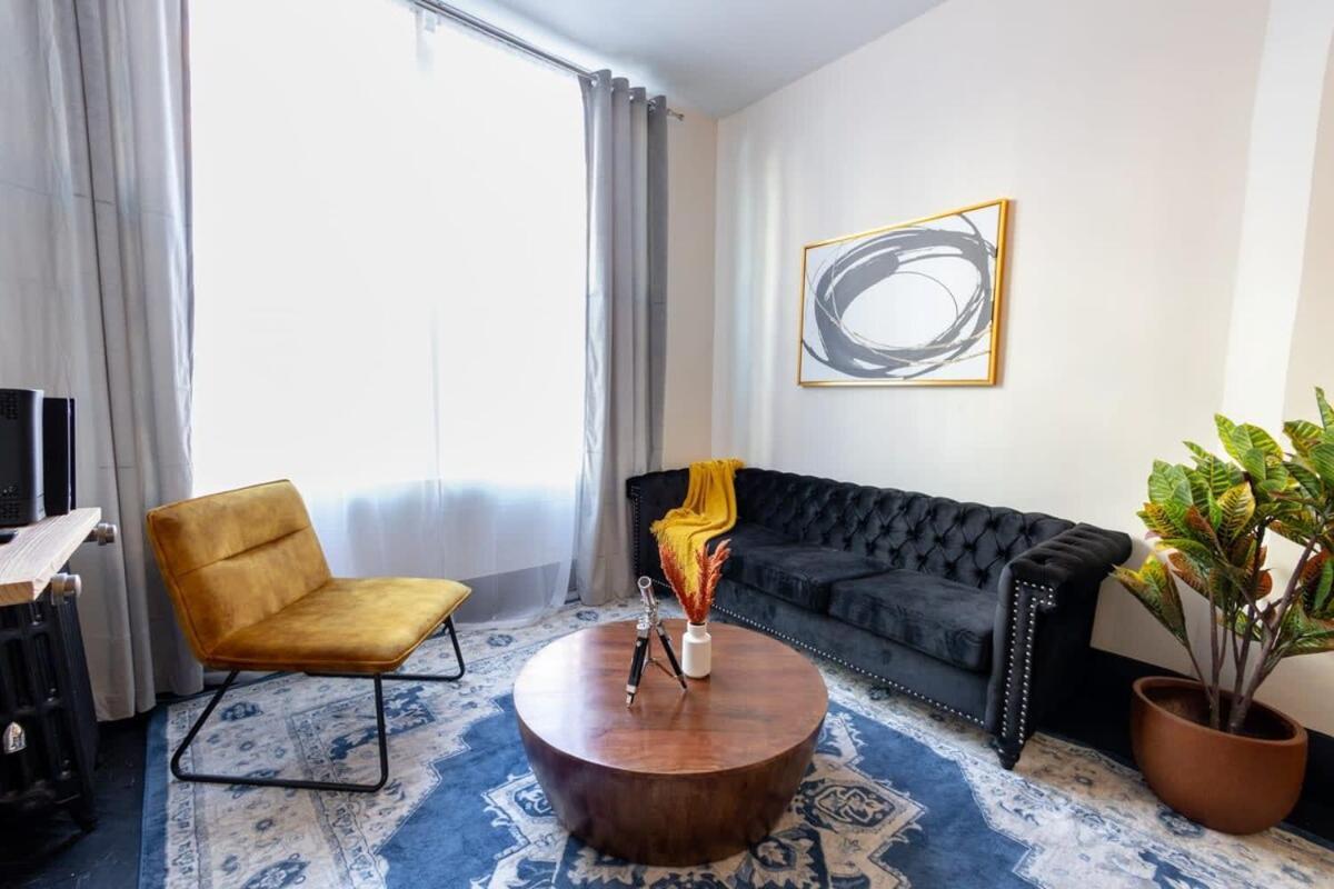 E10-1 Designer East Village Townhouse 1br Apartment