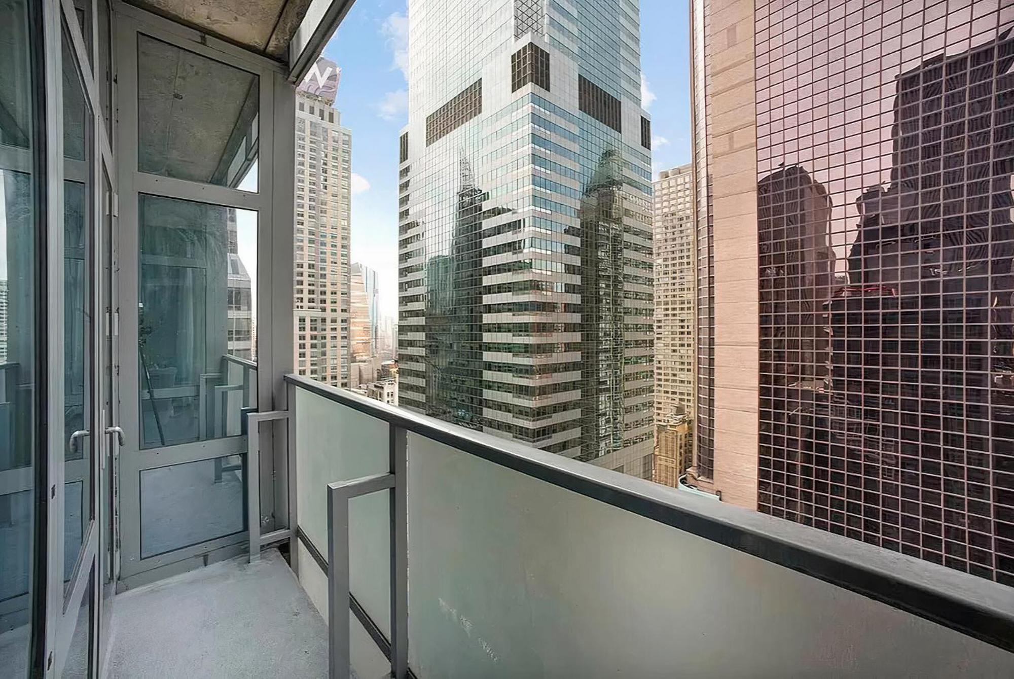Luxurious In Times Square Nyc - 30-day Min Apartment