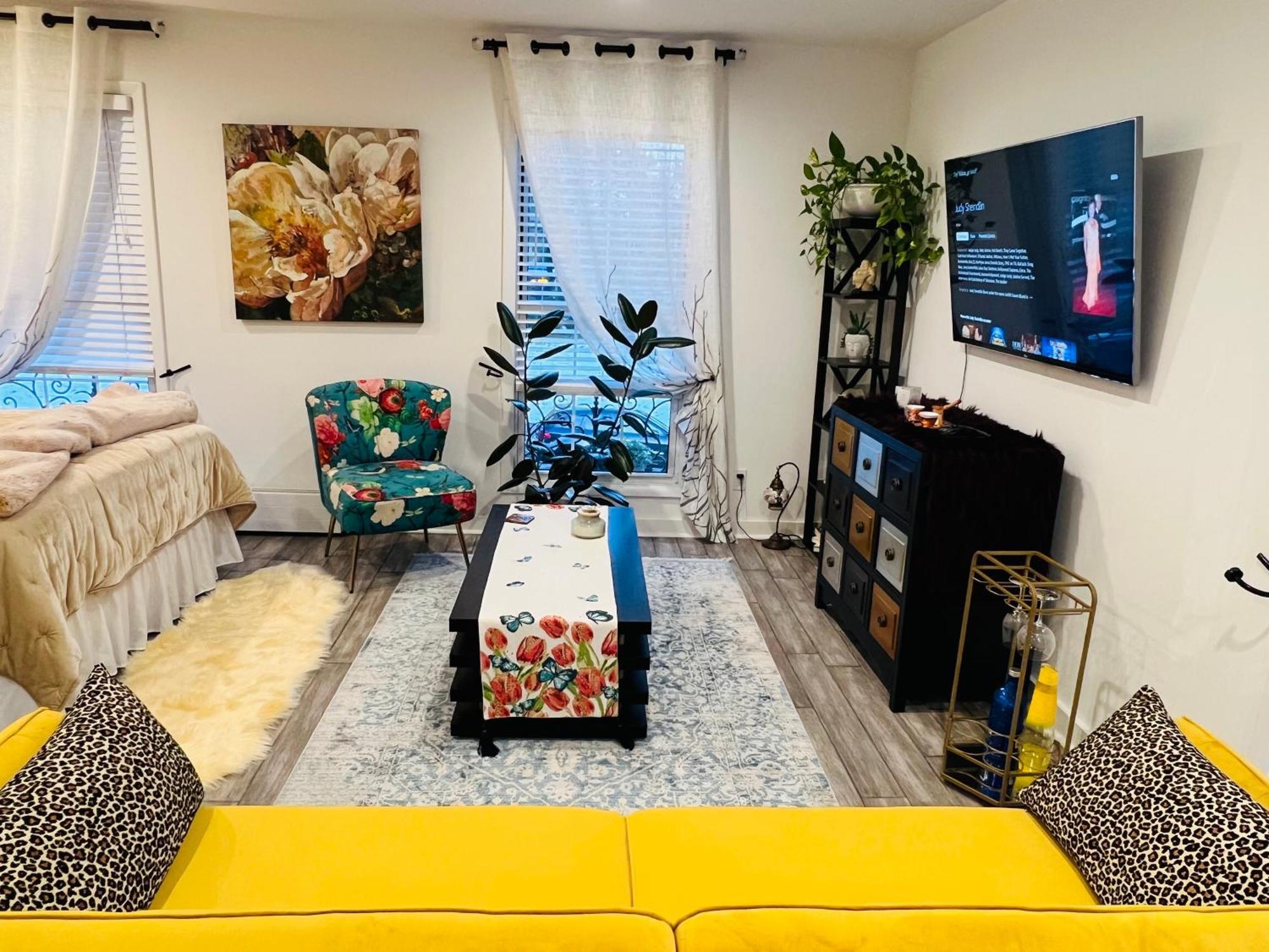 Eleni's Charming Apartment *