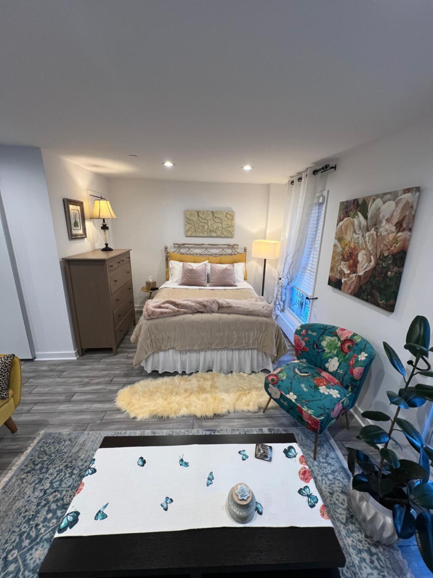 Eleni's Charming Apartment New York