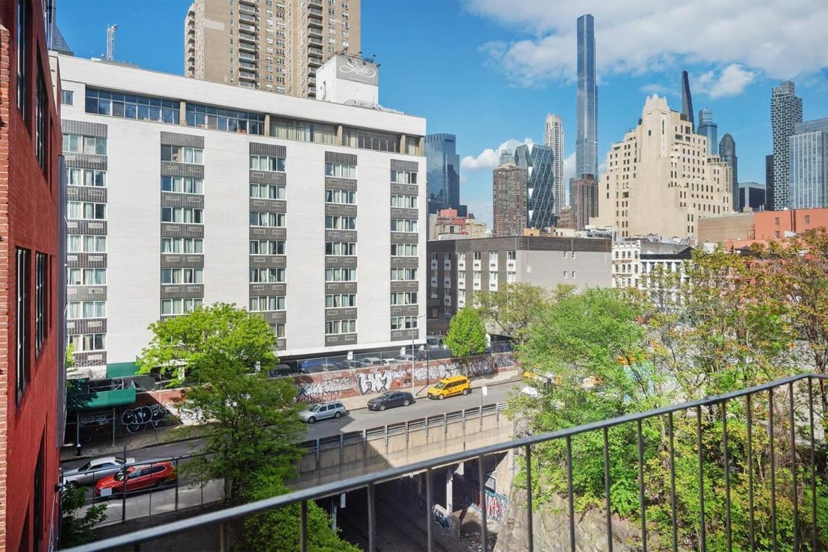 Apartment 48-5rw 1br In Midtown West W D New York
