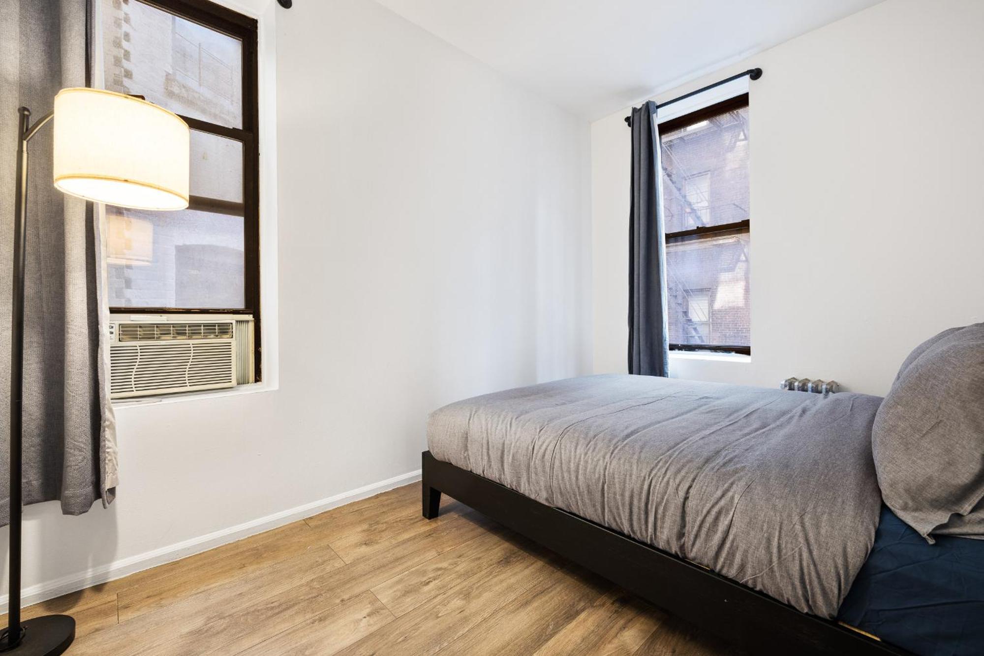 Centrally Located Manhattan ,times Square/hell's Kitchen Apartment New York