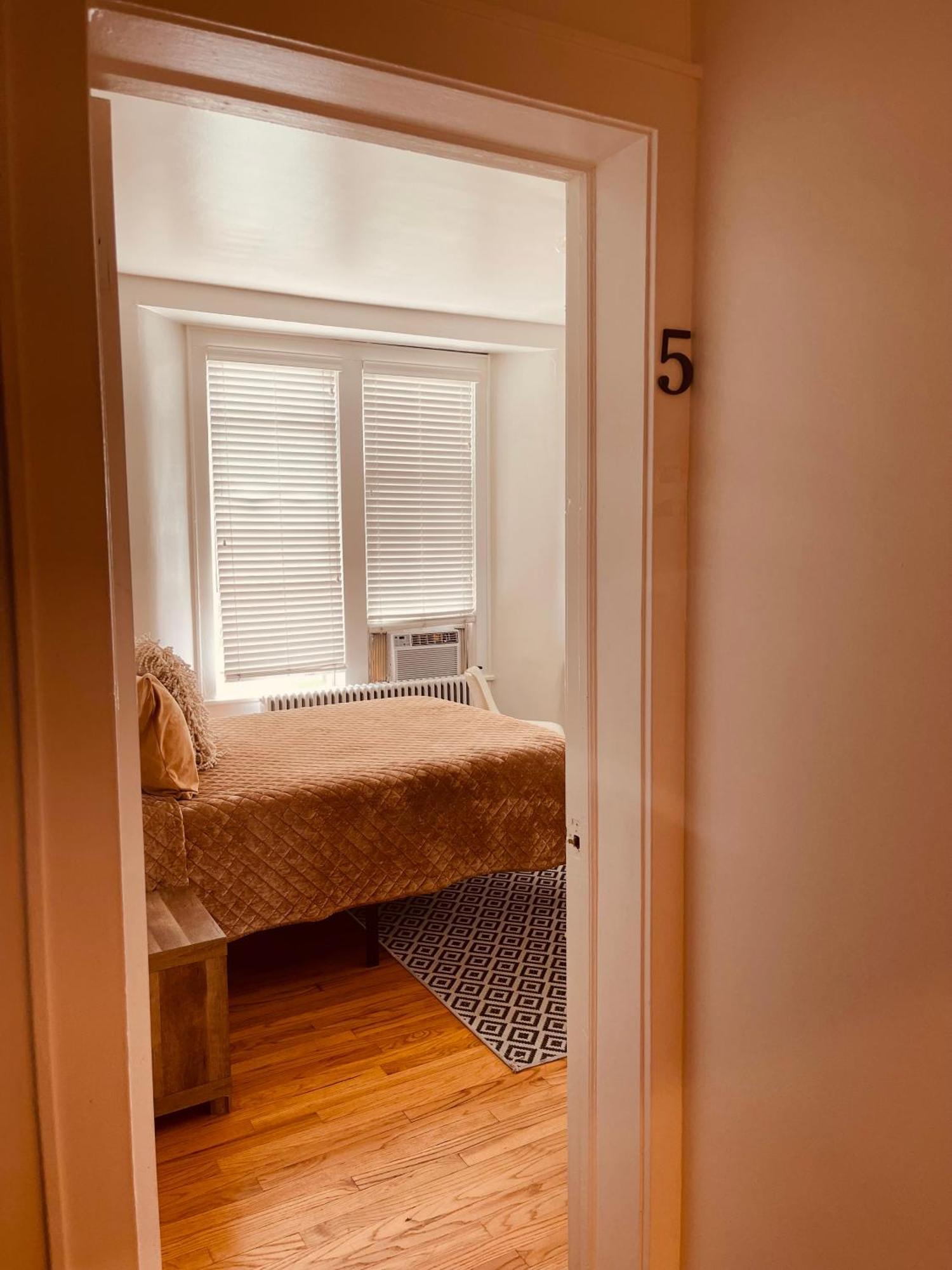 Private In Townhouse W 2 Baths Fq Beds 1-3ppl Apartment