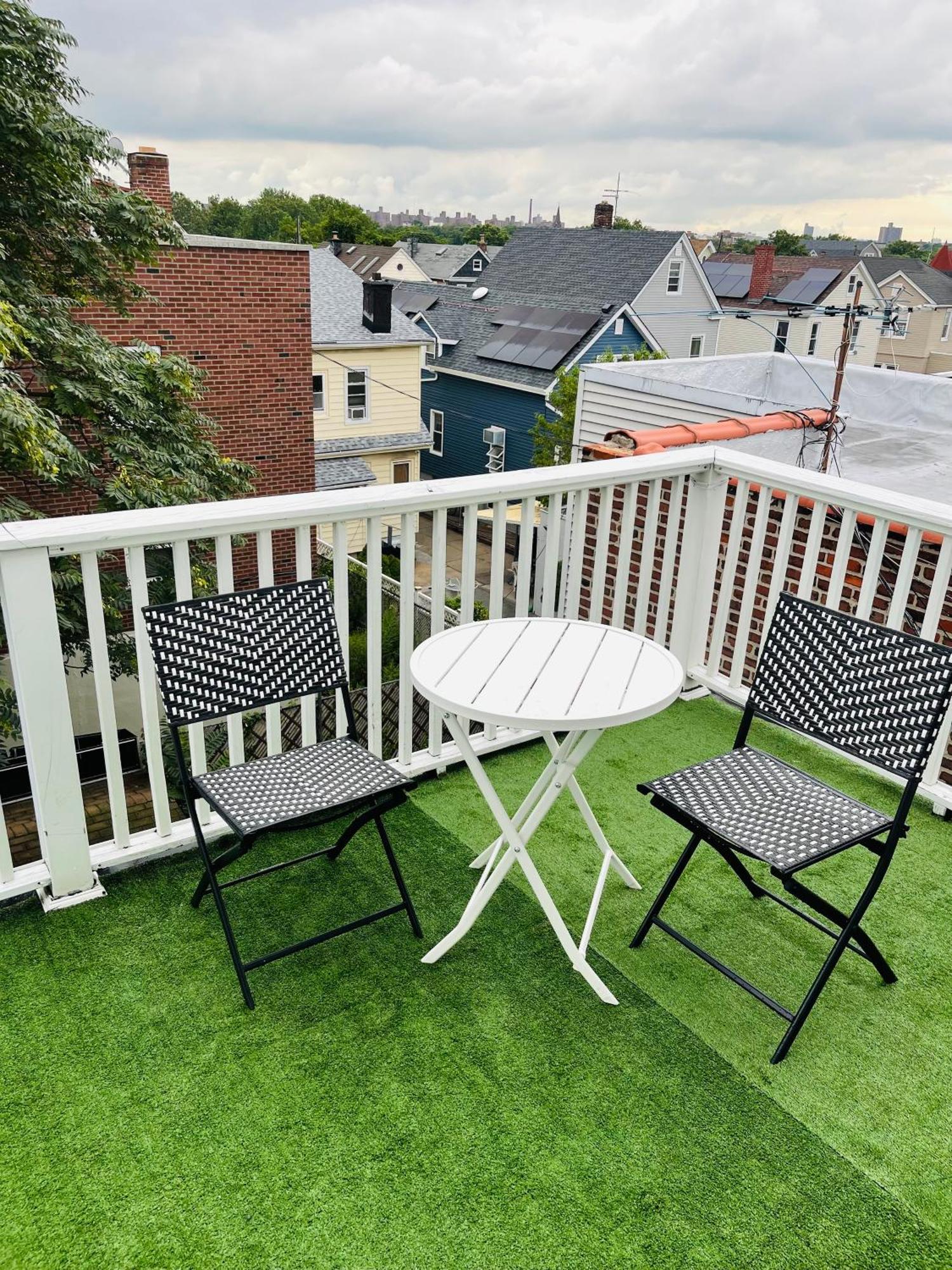 Apartment Private In Townhouse W 2 Baths Fq Beds 1-3ppl *