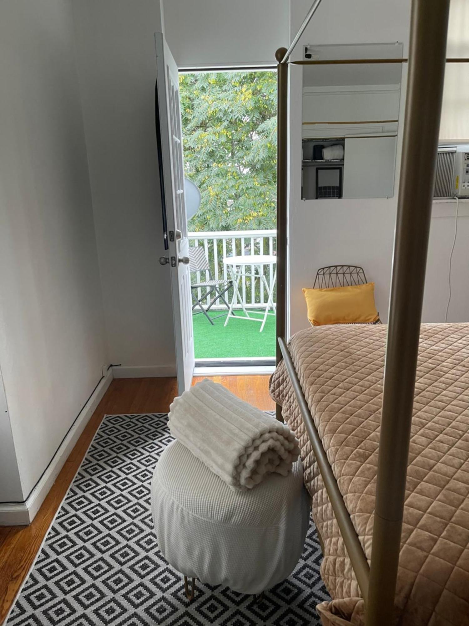 Apartment Private In Townhouse W 2 Baths Fq Beds 1-3ppl