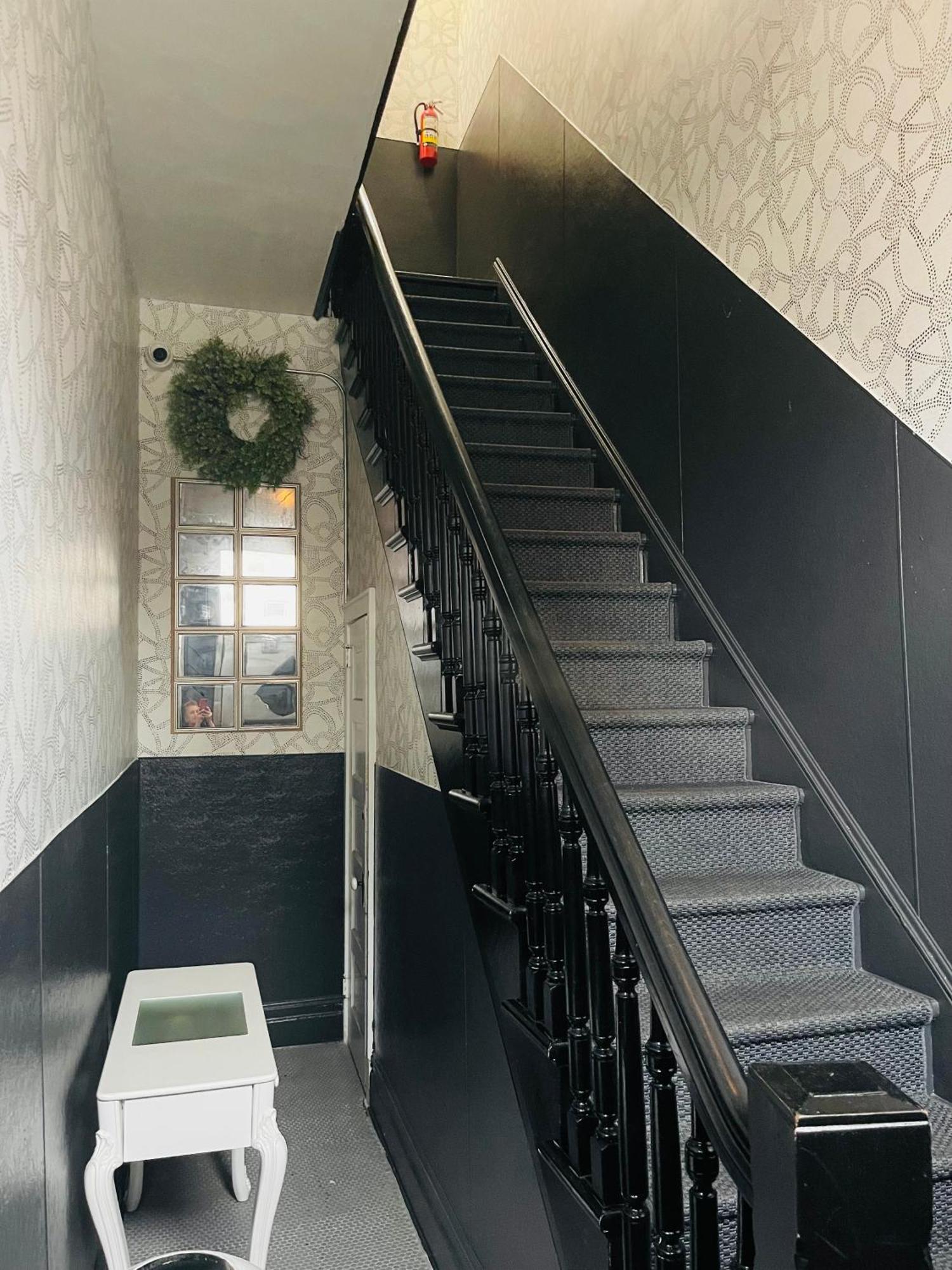 Private In Townhouse W 2 Baths Fq Beds 1-3ppl Apartment *