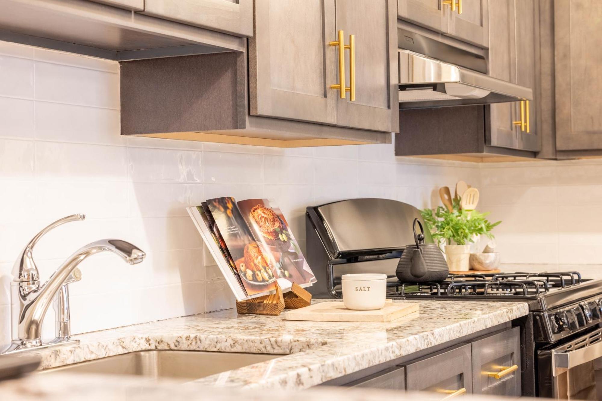 Designer Apt For 6, City Views, Near Times Square! Apartment